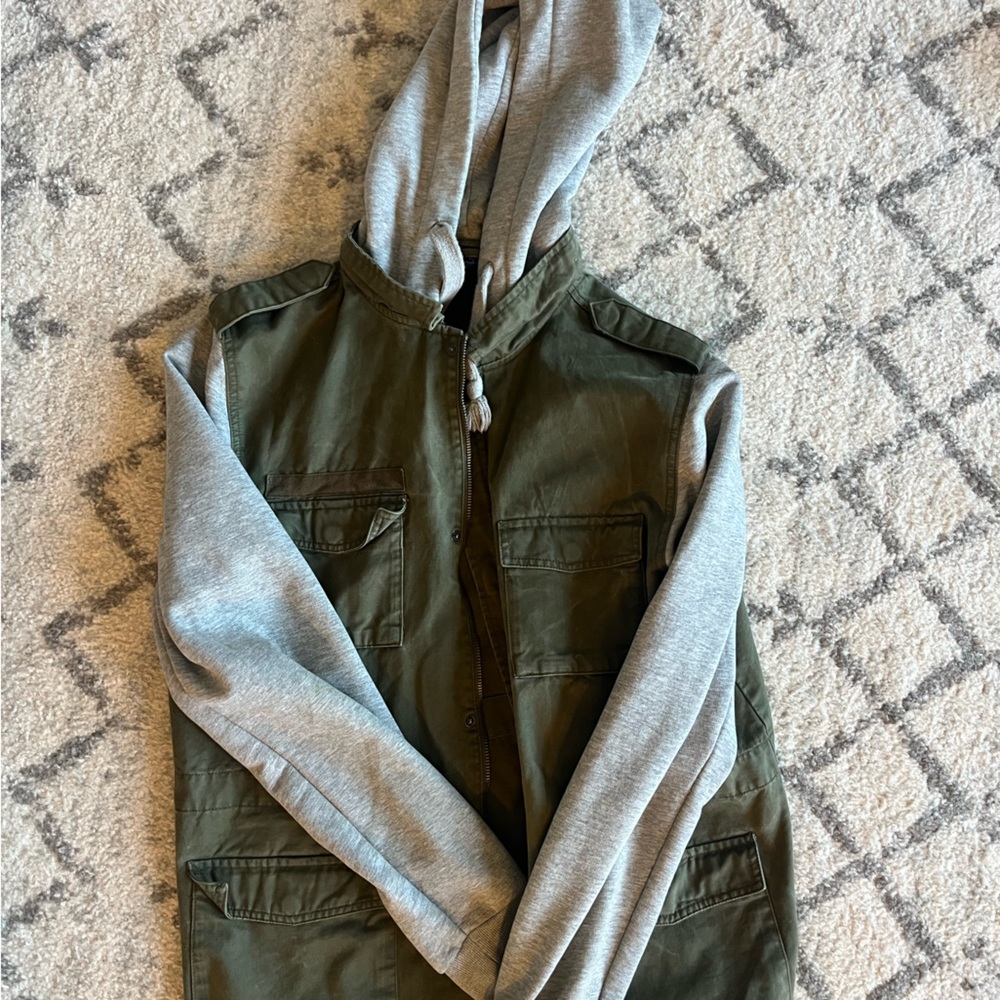 H&M Men’s utility jacket hoodie ~ size LARGE